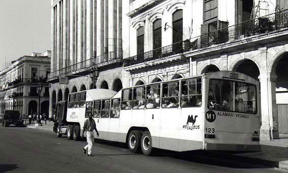 Una guagua cubana